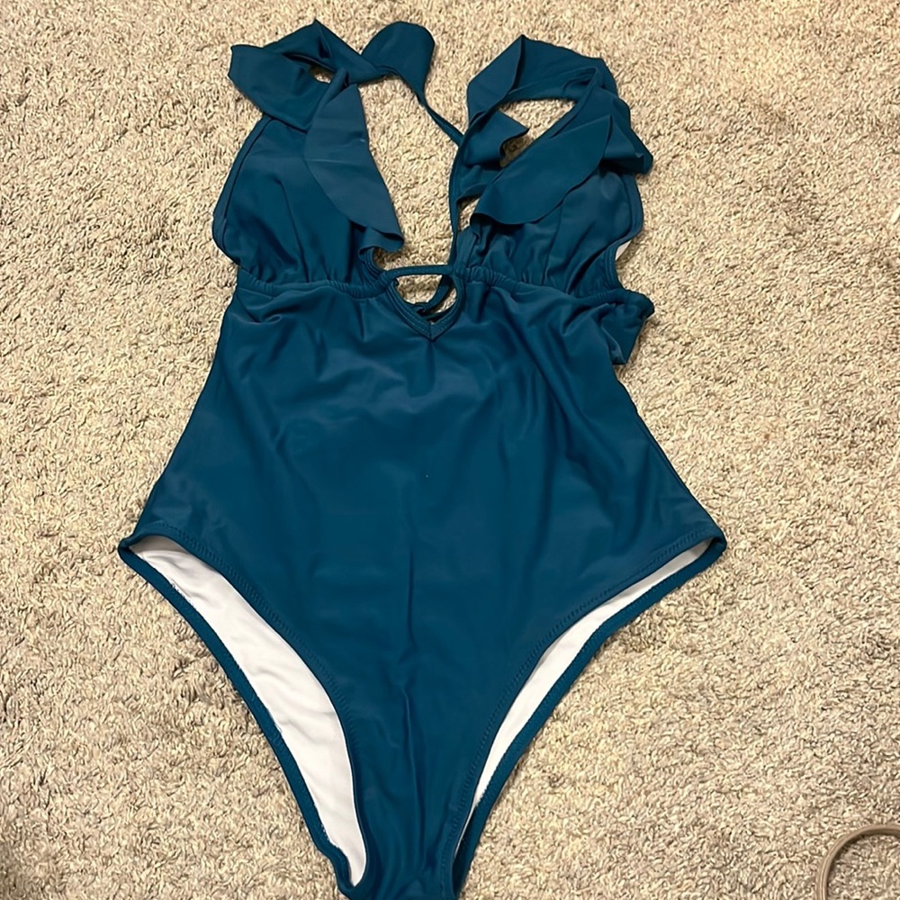 Cupshe size medium one piece